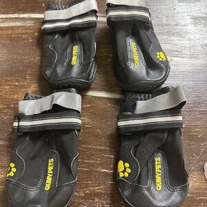 Qumy pet boots black size 7